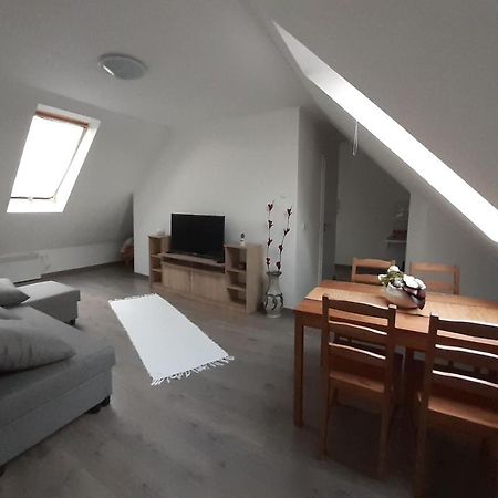 Peak Apartman Eger Bagian luar foto