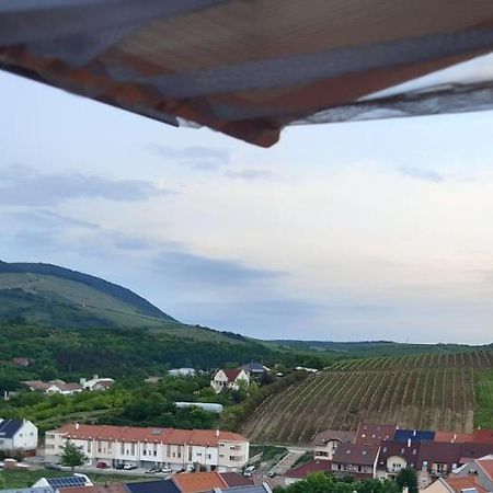 Peak Apartman Eger Bagian luar foto