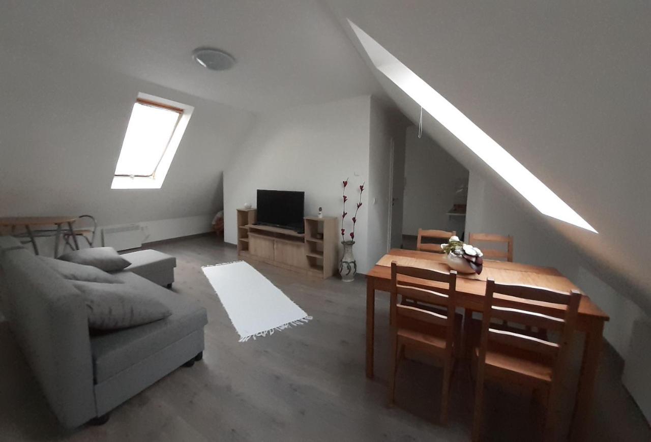 Peak Apartman Eger Bagian luar foto