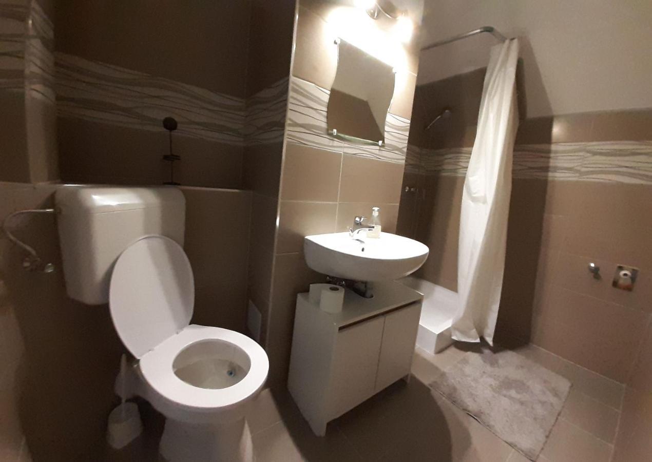 Peak Apartman Eger Bagian luar foto